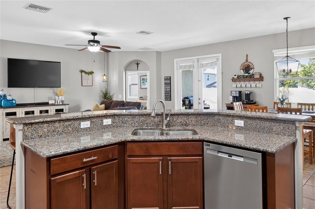 For Sale: $409,900 (4 beds, 2 baths, 2486 Square Feet)
