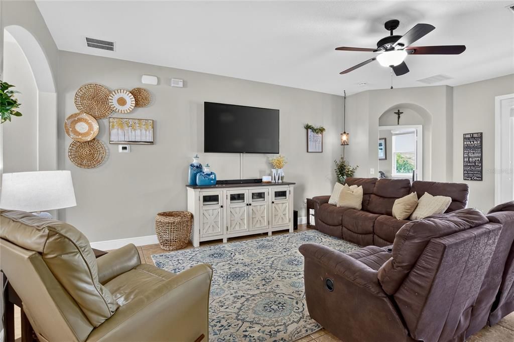 For Sale: $409,900 (4 beds, 2 baths, 2486 Square Feet)