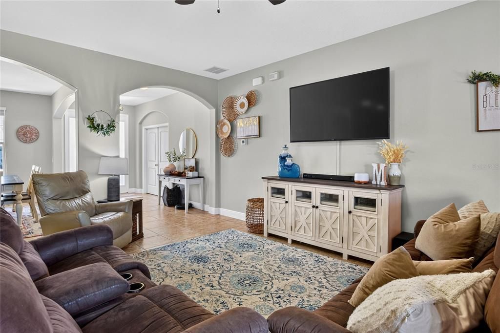 For Sale: $409,900 (4 beds, 2 baths, 2486 Square Feet)