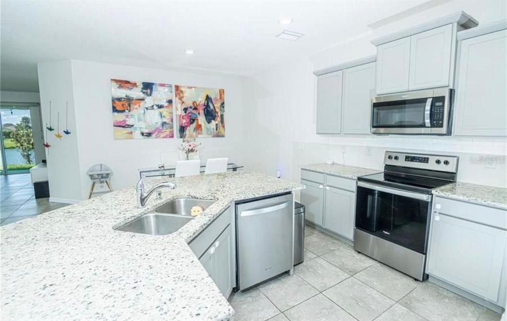 For Rent: $2,450 (3 beds, 2 baths, 1587 Square Feet)