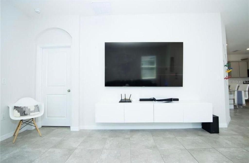 For Rent: $2,450 (3 beds, 2 baths, 1587 Square Feet)