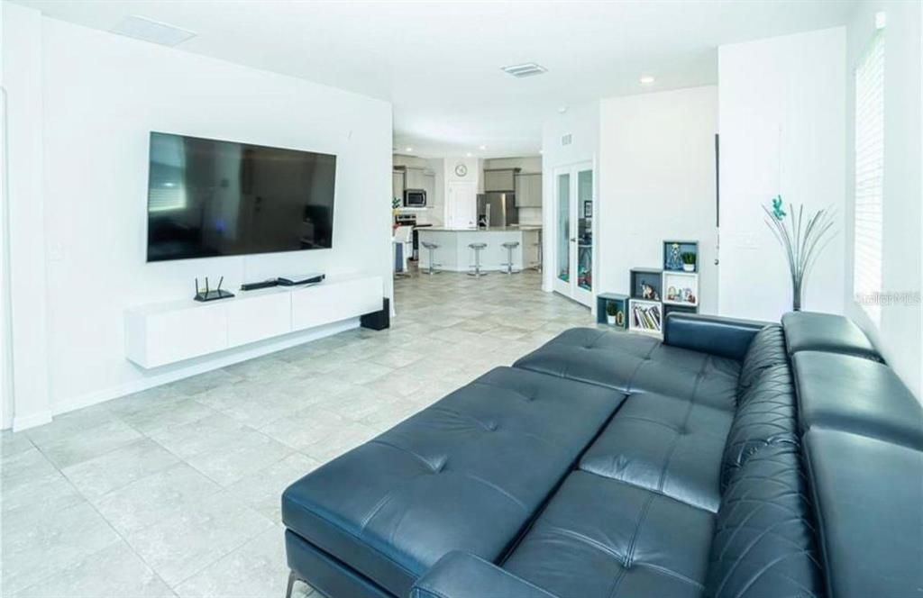 For Rent: $2,450 (3 beds, 2 baths, 1587 Square Feet)