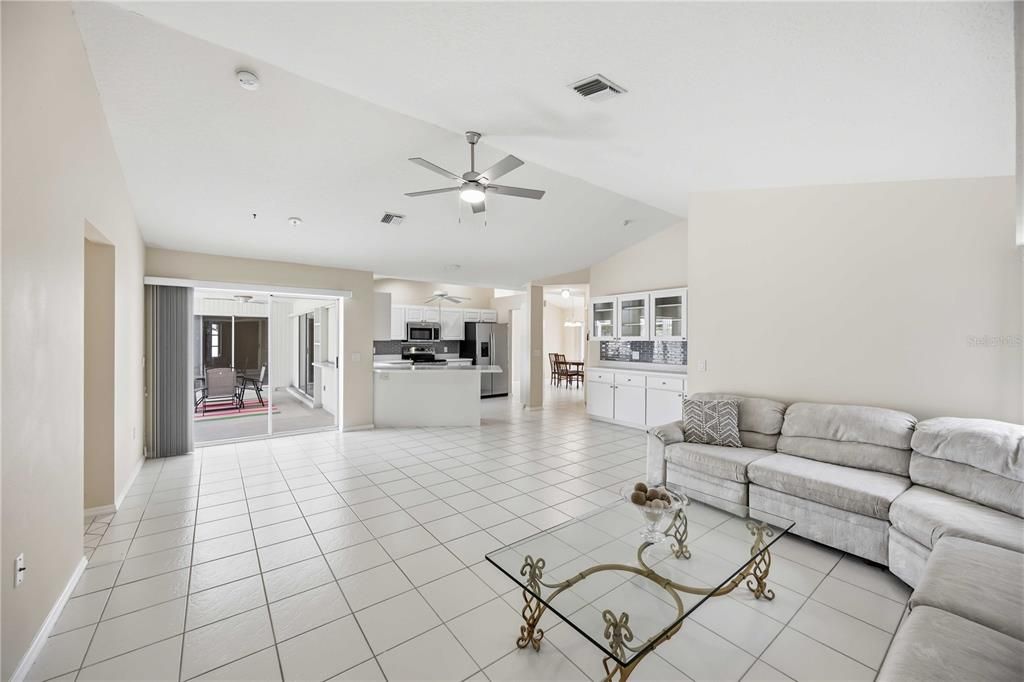 For Rent: $3,200 (4 beds, 3 baths, 2609 Square Feet)