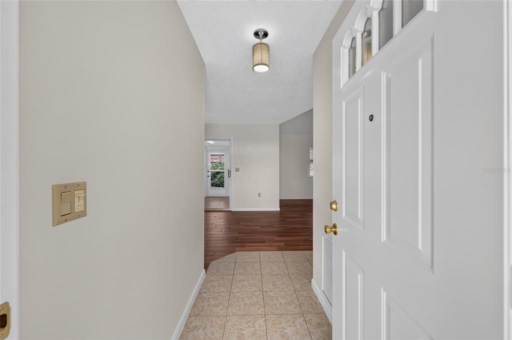For Sale: $185,000 (2 beds, 2 baths, 1200 Square Feet)