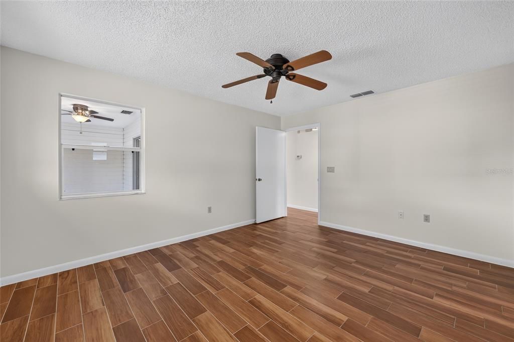 For Sale: $185,000 (2 beds, 2 baths, 1200 Square Feet)