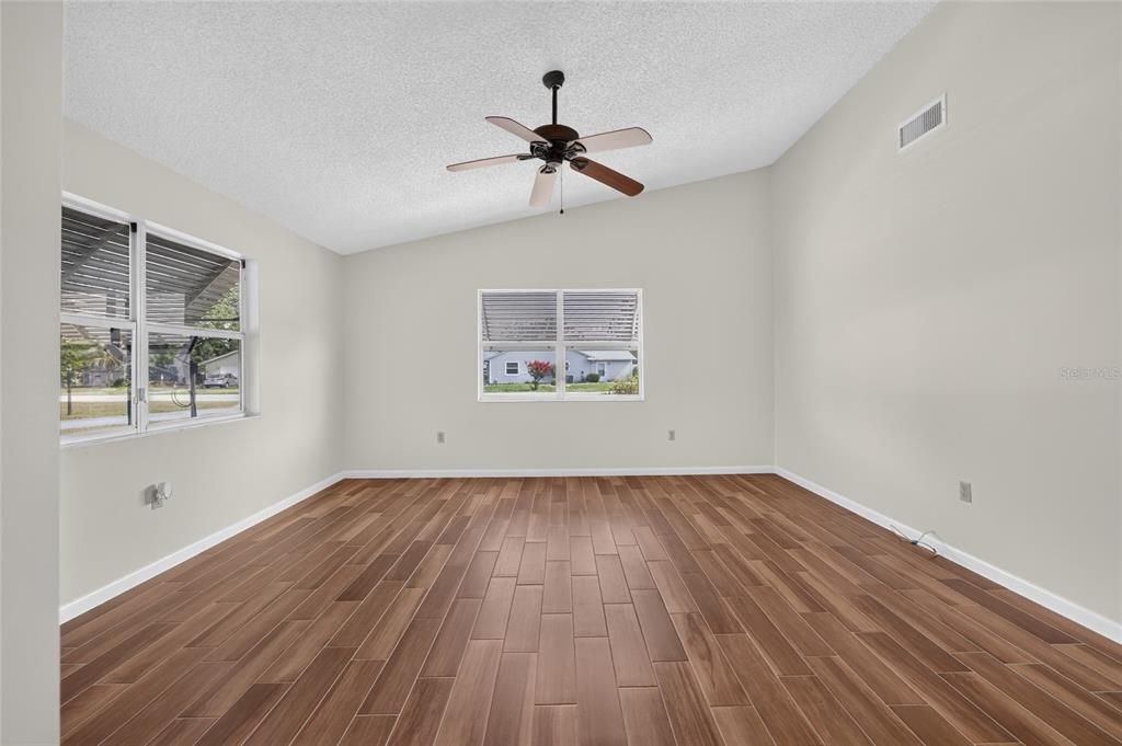 For Sale: $185,000 (2 beds, 2 baths, 1200 Square Feet)