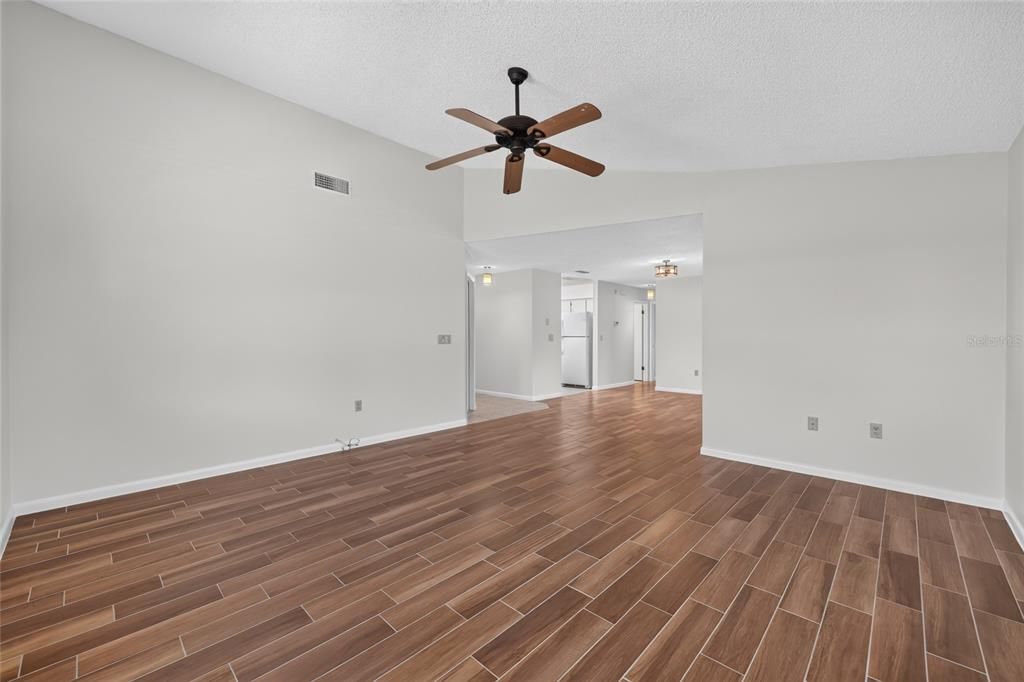 For Sale: $185,000 (2 beds, 2 baths, 1200 Square Feet)