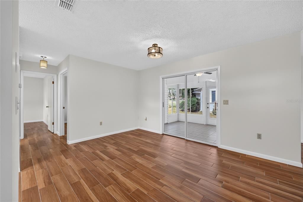 For Sale: $185,000 (2 beds, 2 baths, 1200 Square Feet)