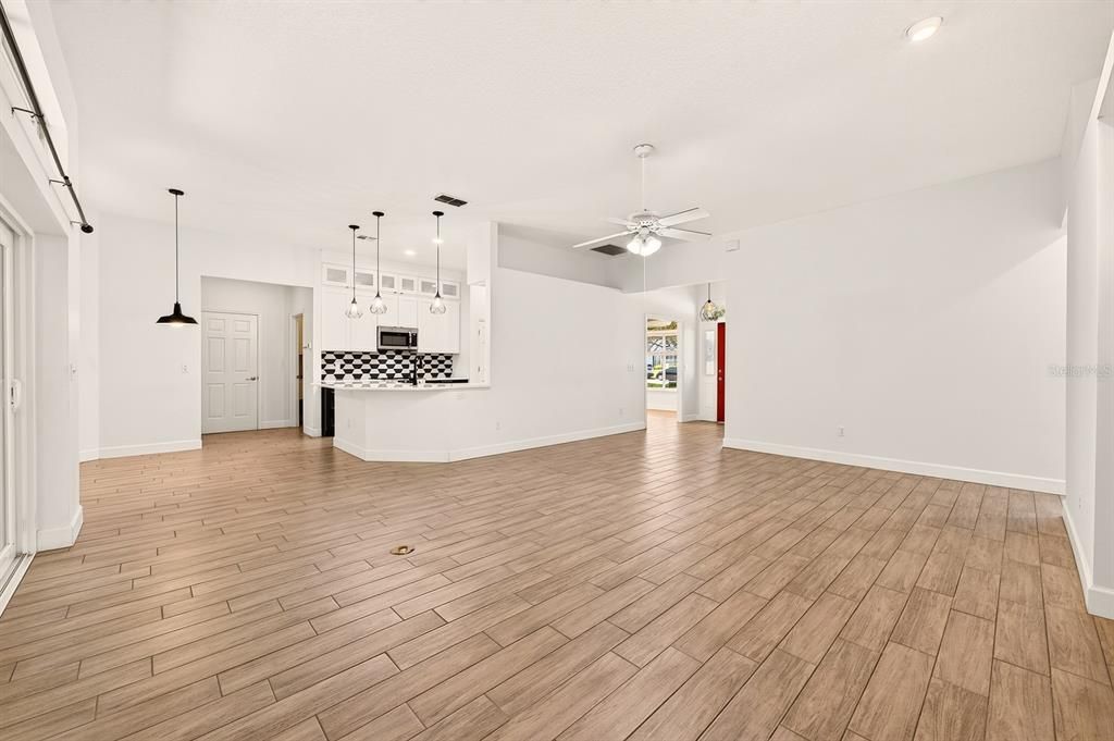 En Venta: $550,000 (4 camas, 3 baños, 2229 Pies cuadrados)