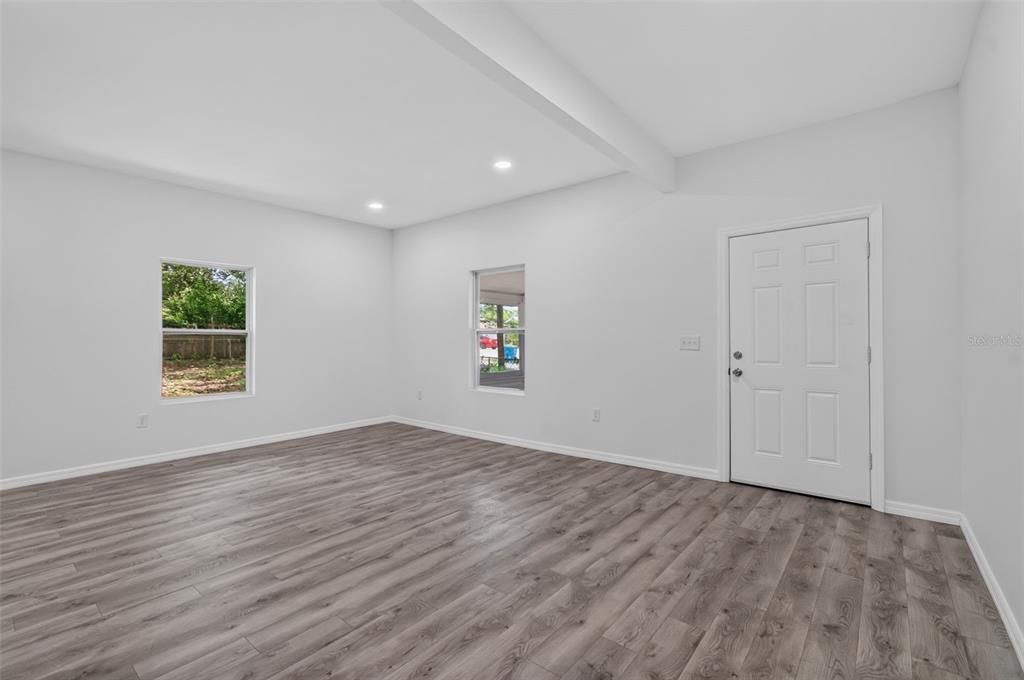 For Sale: $209,000 (3 beds, 2 baths, 1582 Square Feet)
