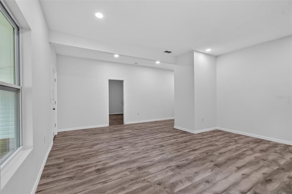 For Sale: $209,000 (3 beds, 2 baths, 1582 Square Feet)