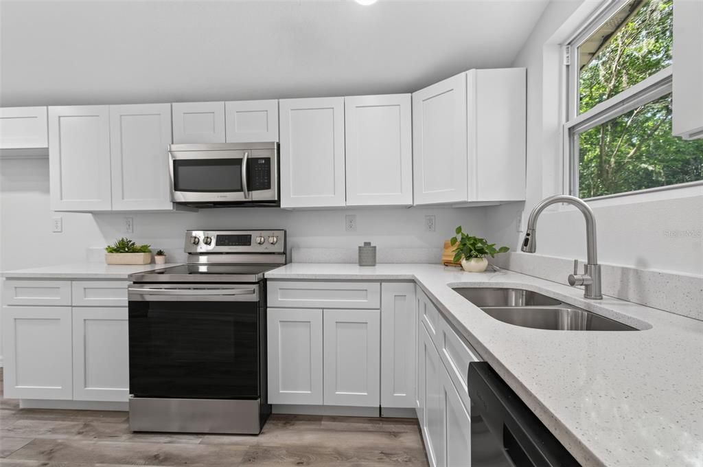For Sale: $209,000 (3 beds, 2 baths, 1582 Square Feet)