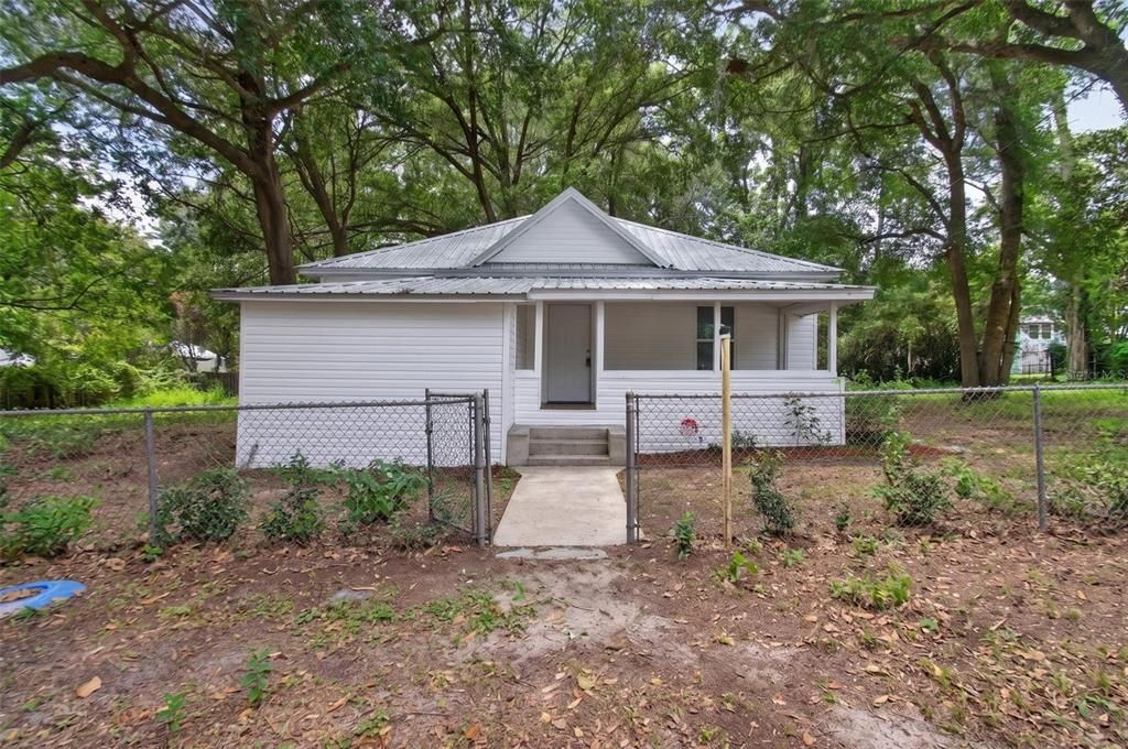 For Sale: $209,000 (3 beds, 2 baths, 1582 Square Feet)