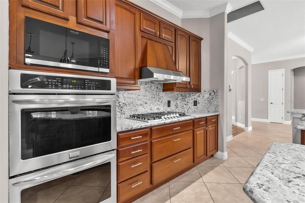 For Sale: $647,500 (3 beds, 2 baths, 2698 Square Feet)