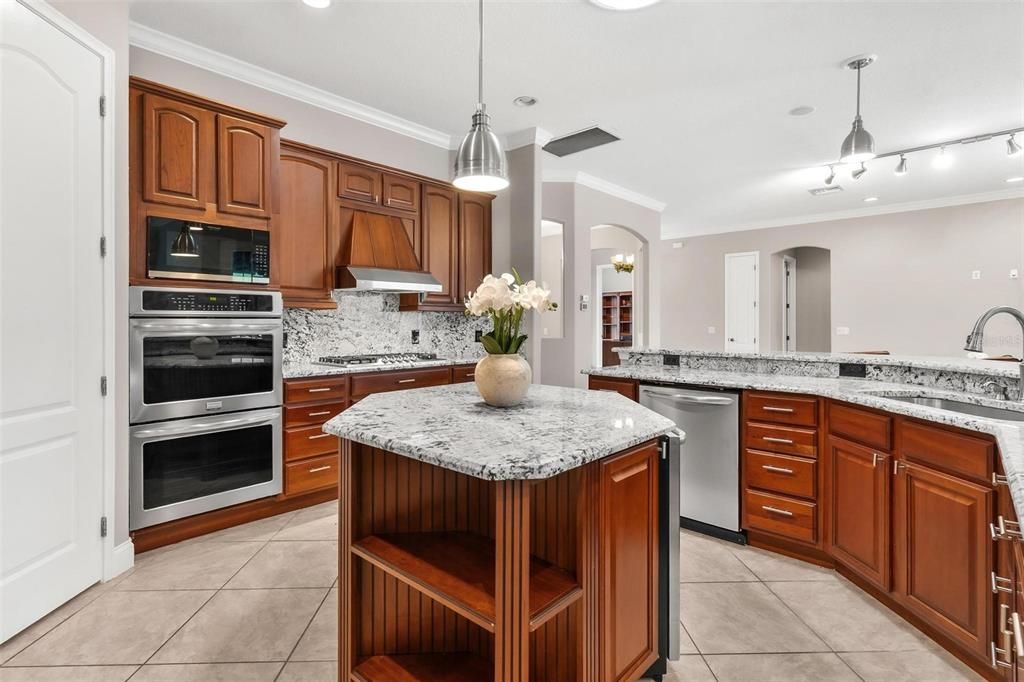 For Sale: $647,500 (3 beds, 2 baths, 2698 Square Feet)