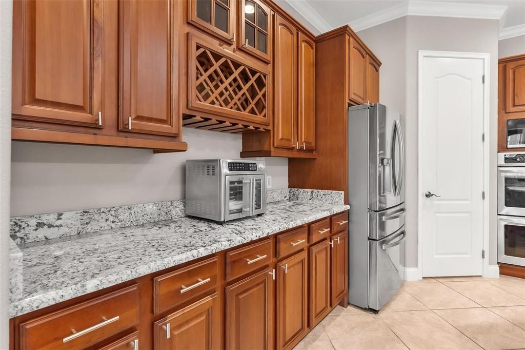 For Sale: $647,500 (3 beds, 2 baths, 2698 Square Feet)