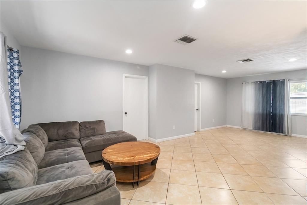 En Venta: $299,900 (3 camas, 2 baños, 1288 Pies cuadrados)
