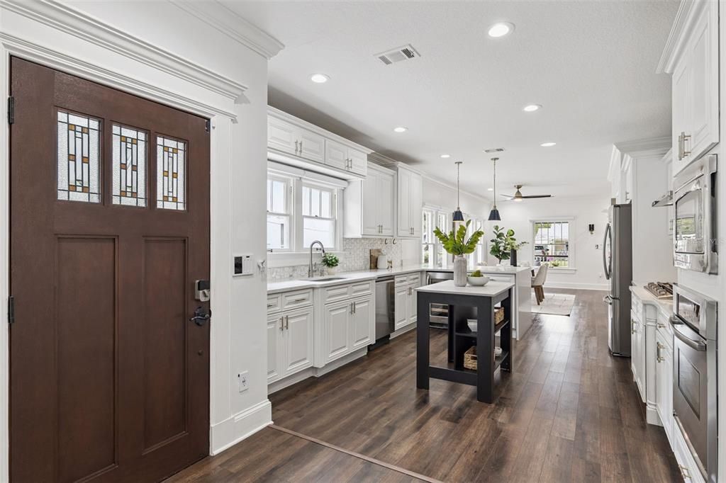 En Venta: $824,900 (4 camas, 2 baños, 2181 Pies cuadrados)