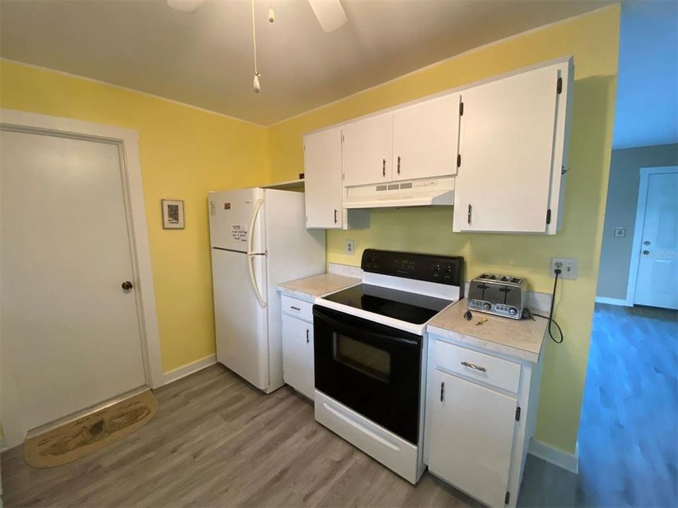 For Rent: $1,550 (2 beds, 1 baths, 912 Square Feet)