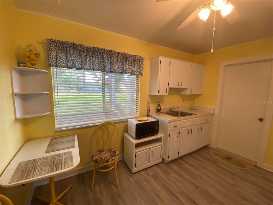 For Rent: $1,550 (2 beds, 1 baths, 912 Square Feet)