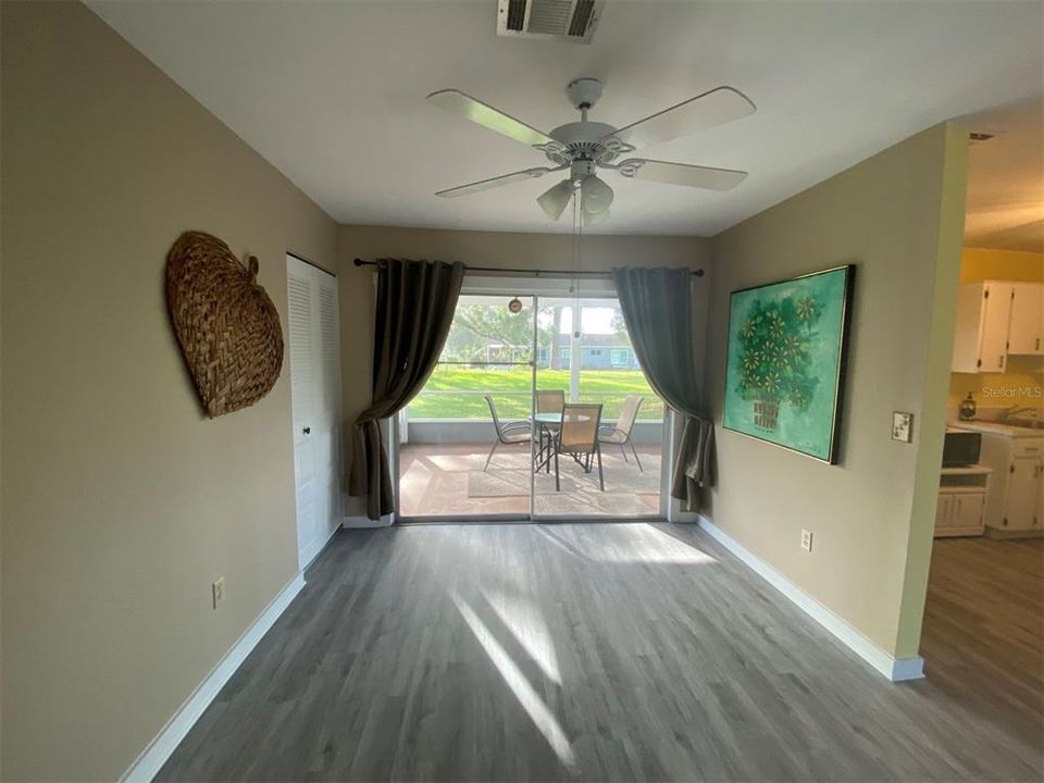 For Rent: $1,550 (2 beds, 1 baths, 912 Square Feet)