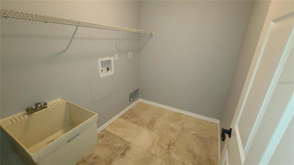 For Rent: $2,600 (3 beds, 2 baths, 2308 Square Feet)