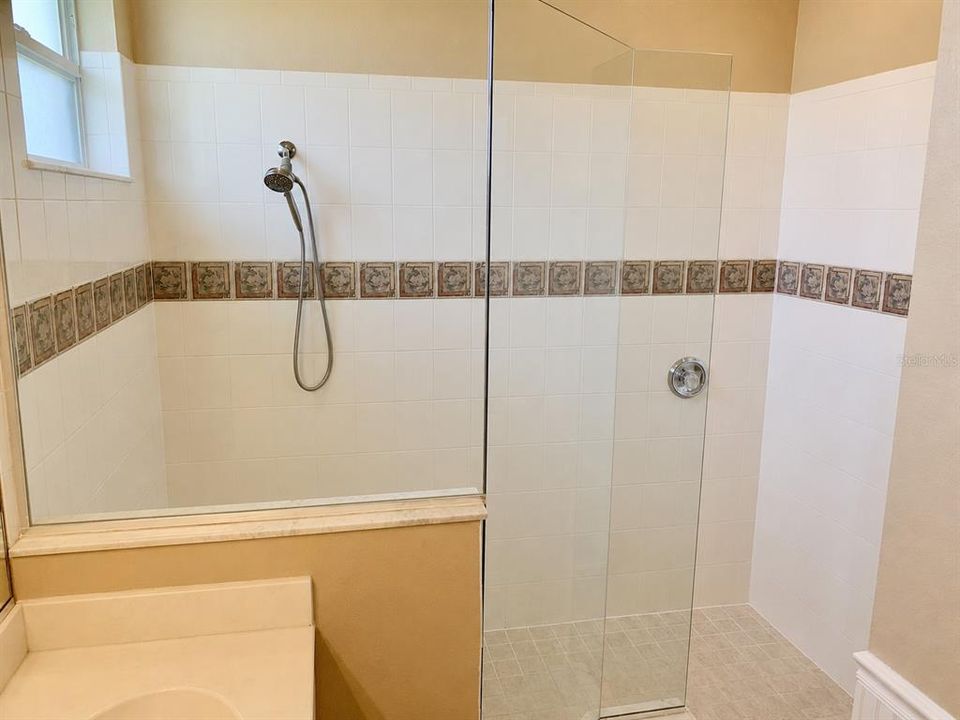 For Rent: $4,000 (3 beds, 2 baths, 1635 Square Feet)