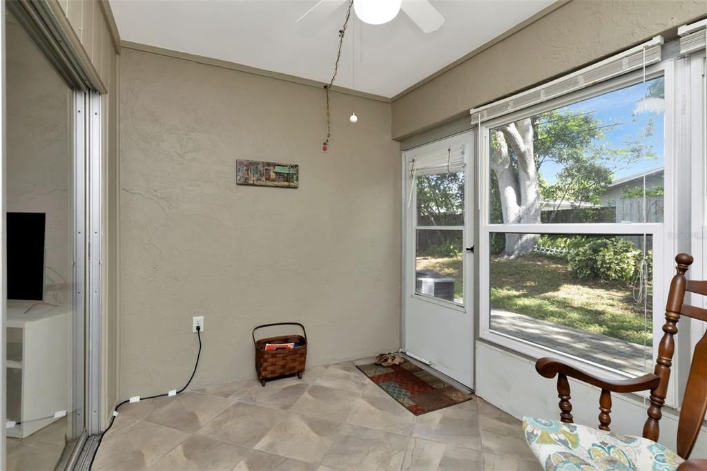 For Sale: $160,000 (2 beds, 2 baths, 1006 Square Feet)