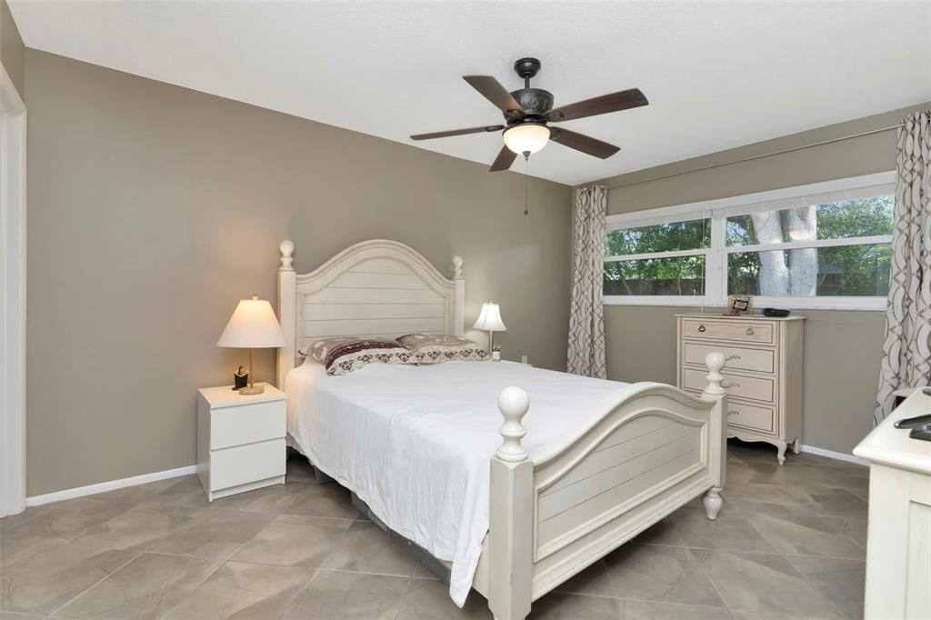 For Sale: $160,000 (2 beds, 2 baths, 1006 Square Feet)