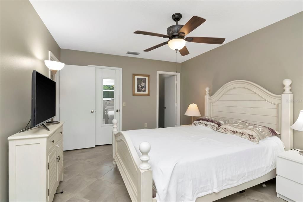 For Sale: $160,000 (2 beds, 2 baths, 1006 Square Feet)