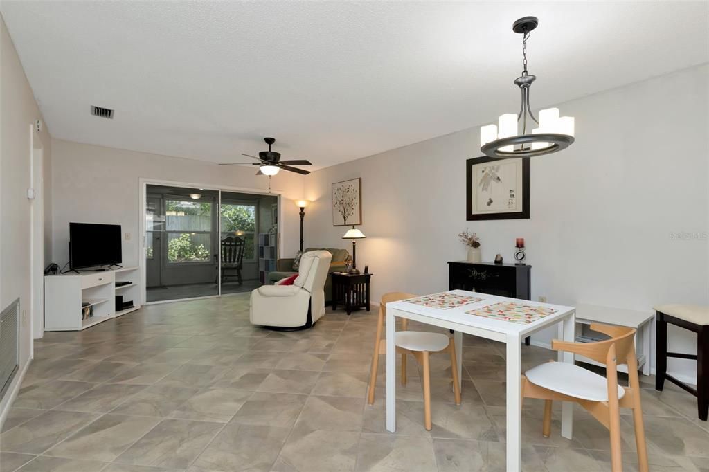 For Sale: $160,000 (2 beds, 2 baths, 1006 Square Feet)