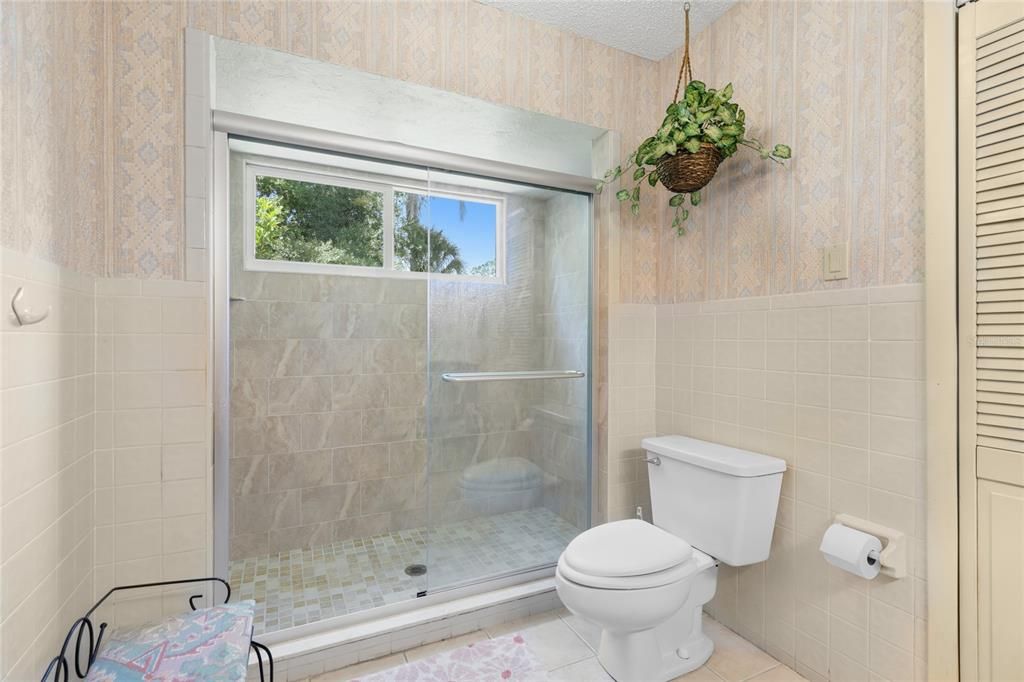 For Rent: $2,350 (2 beds, 2 baths, 1651 Square Feet)