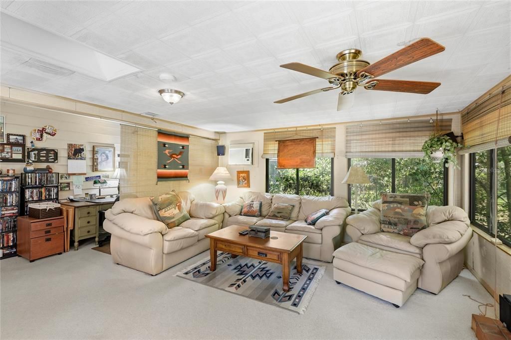 For Rent: $2,350 (2 beds, 2 baths, 1651 Square Feet)