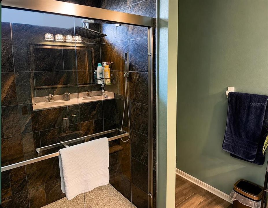 For Sale: $425,000 (4 beds, 2 baths, 1649 Square Feet)