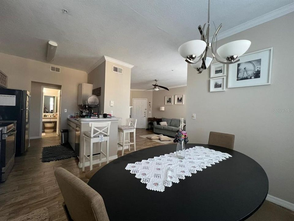 For Sale: $210,000 (1 beds, 1 baths, 854 Square Feet)