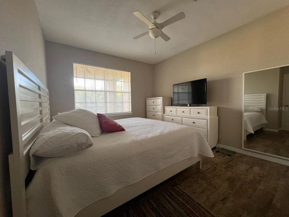 For Sale: $210,000 (1 beds, 1 baths, 854 Square Feet)