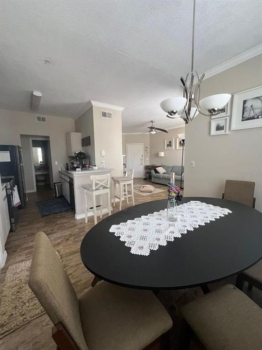 For Sale: $210,000 (1 beds, 1 baths, 854 Square Feet)