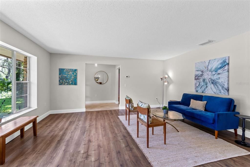 En Venta: $570,000 (4 camas, 3 baños, 2345 Pies cuadrados)