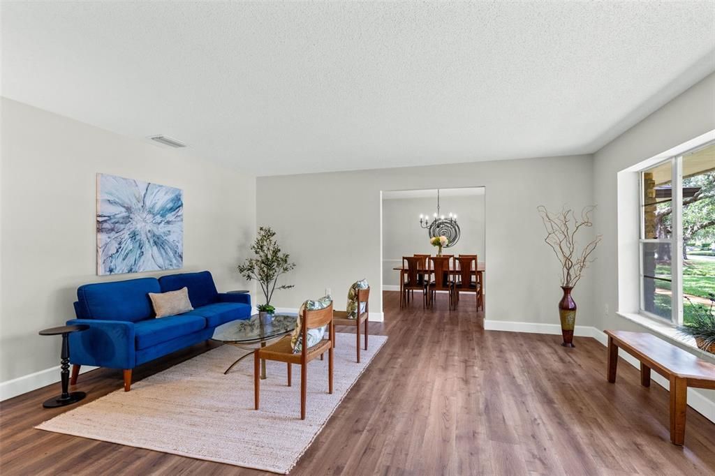 En Venta: $570,000 (4 camas, 3 baños, 2345 Pies cuadrados)