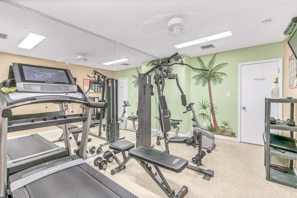 For Sale: $165,000 (1 beds, 1 baths, 737 Square Feet)