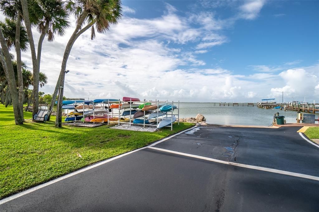 For Sale: $165,000 (1 beds, 1 baths, 737 Square Feet)