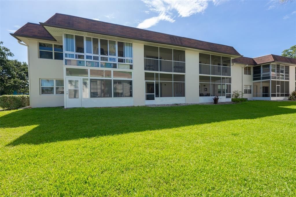 For Sale: $165,000 (1 beds, 1 baths, 737 Square Feet)