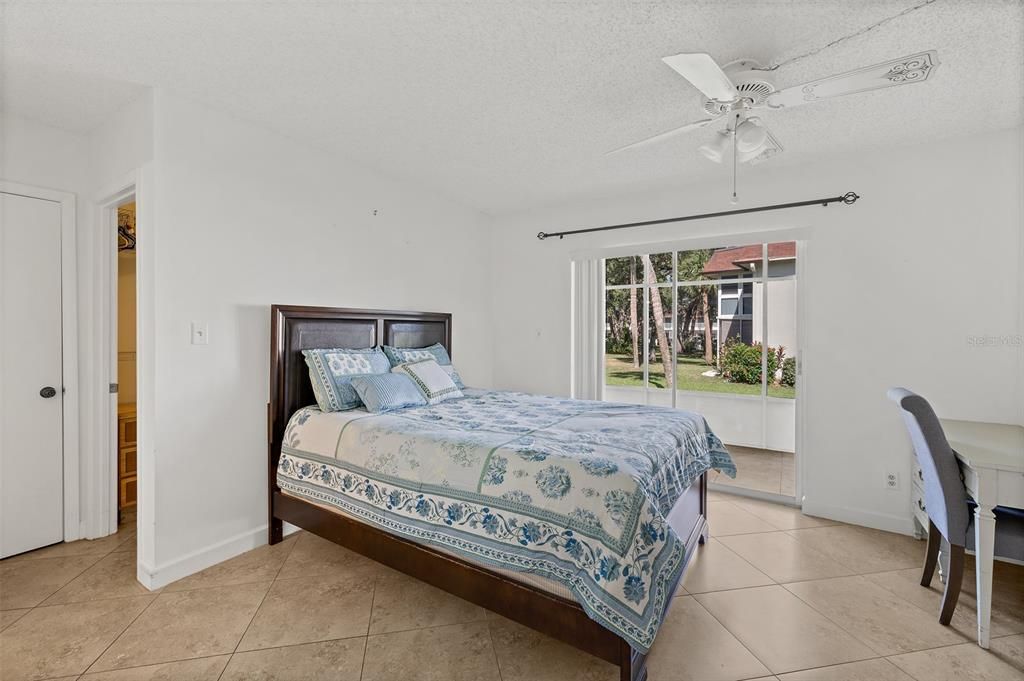 For Sale: $165,000 (1 beds, 1 baths, 737 Square Feet)