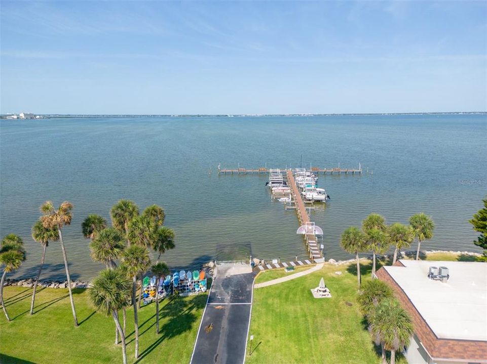 For Sale: $165,000 (1 beds, 1 baths, 737 Square Feet)