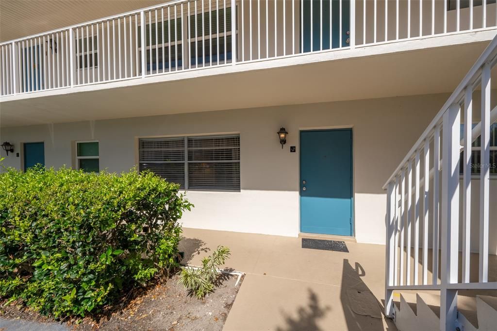 For Sale: $165,000 (1 beds, 1 baths, 737 Square Feet)
