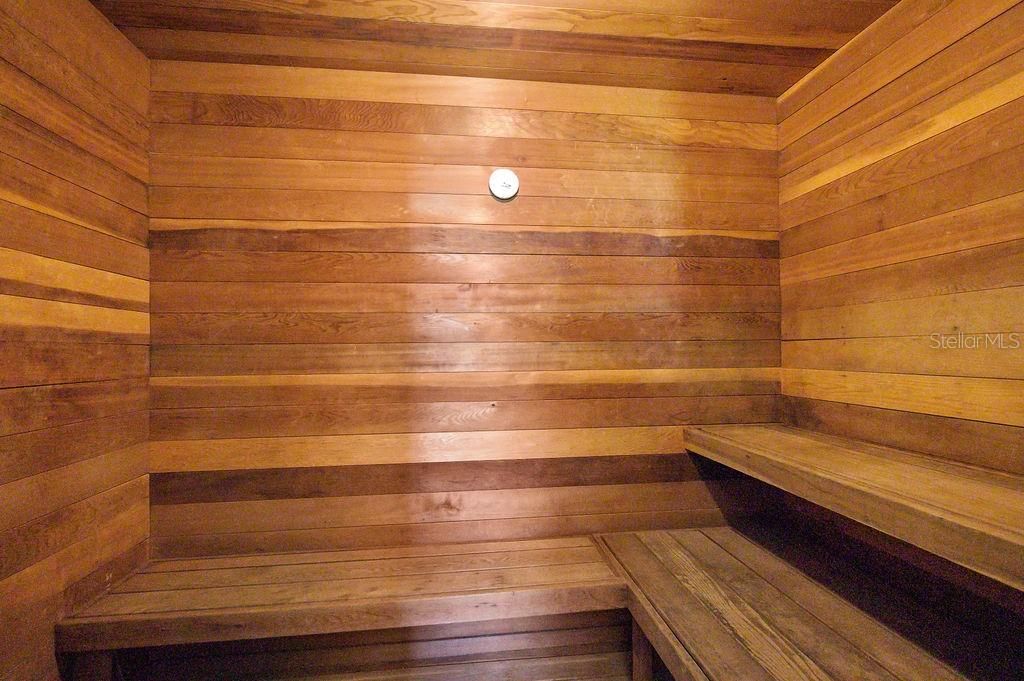 For Sale: $165,000 (1 beds, 1 baths, 737 Square Feet)