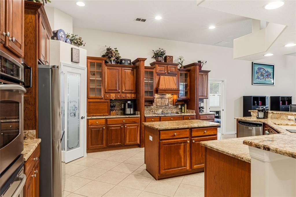 For Sale: $885,000 (5 beds, 3 baths, 4514 Square Feet)