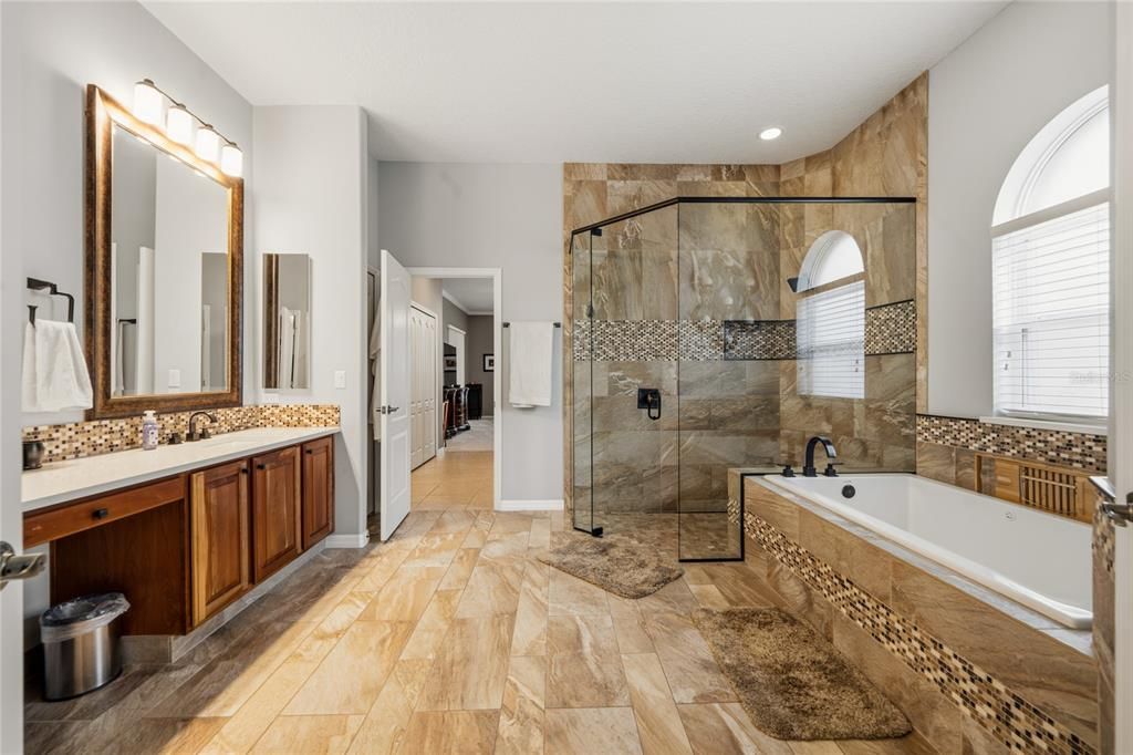 For Sale: $885,000 (5 beds, 3 baths, 4514 Square Feet)