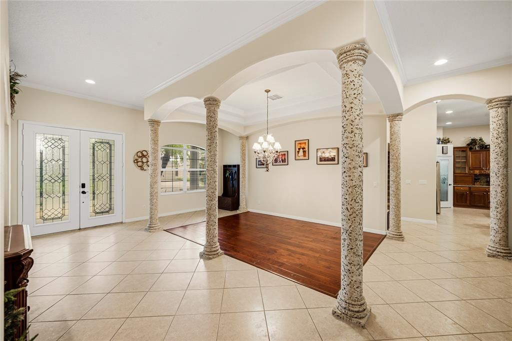 For Sale: $885,000 (5 beds, 3 baths, 4514 Square Feet)