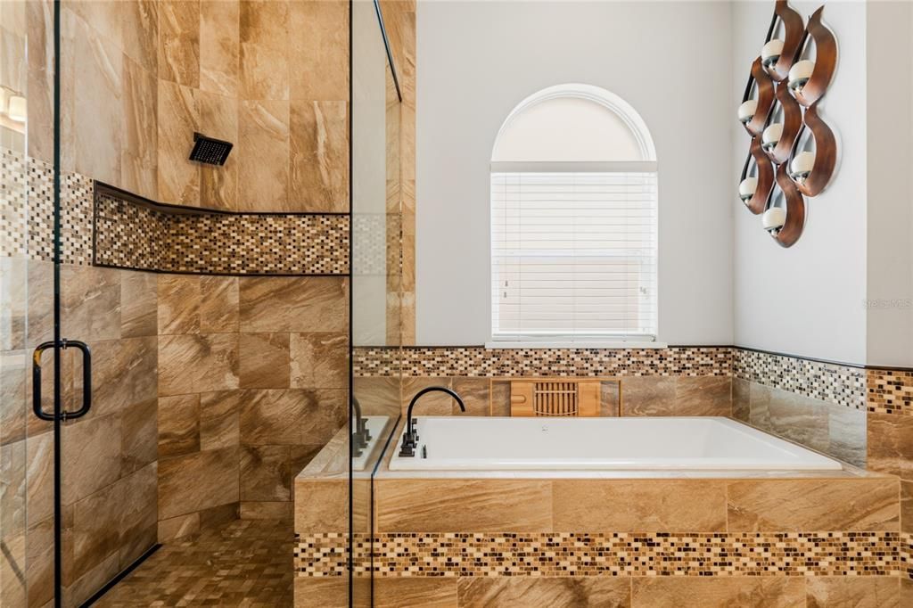 For Sale: $885,000 (5 beds, 3 baths, 4514 Square Feet)